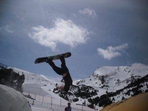 Conor 'Pikey' Duffy, snowboard acrobatics!